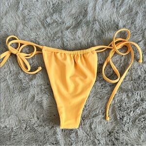 Berry Beachy String Bikini Bottom M